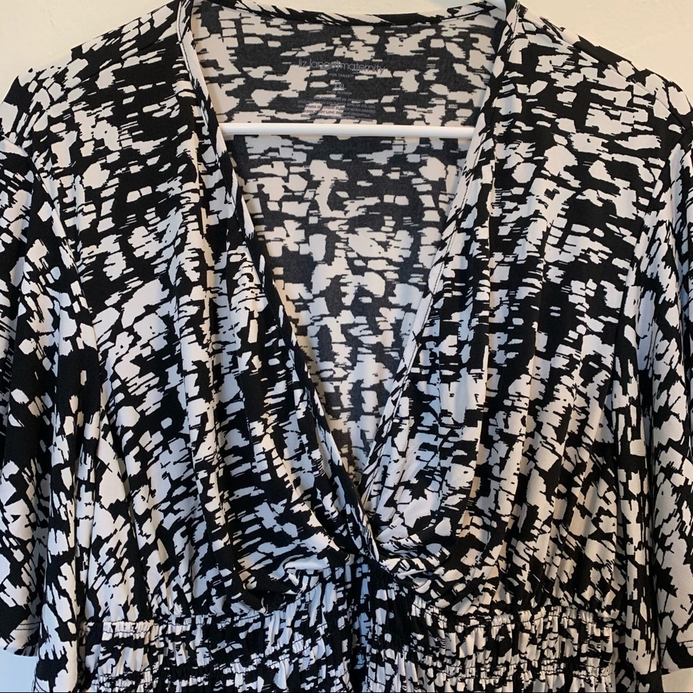 Liz Lange V-Neck Short Sleeve Black and White Maternity Top Size XXL - Picture 3 of 10